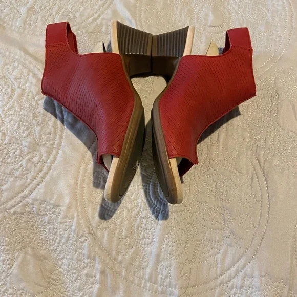 Clarks Deva Bell Suede Open Toe Heeled Sandals in EUC - Picture 2 of 8